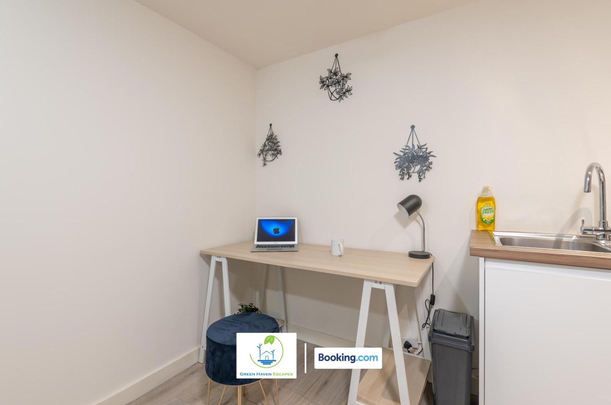 Spacious 1 Bedroom Apartment With 4K Cinema Experience By Green Haven Escapes In Bradford Bradford  Exterior photo